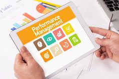 إدارة الأداء: تحديد الأهداف وإجراء التقييم